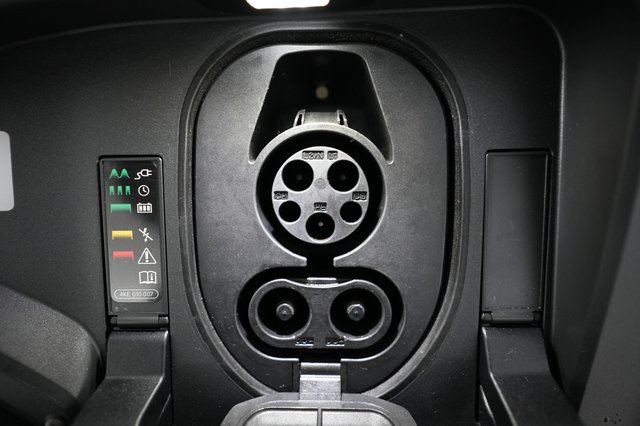 2019 Audi e-tron — photo 8 of 28