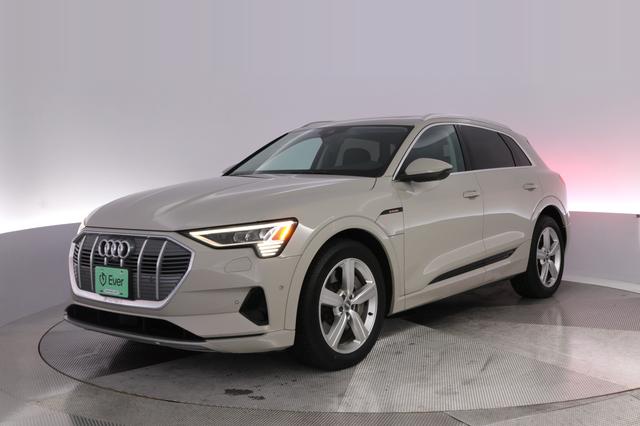 2019 Audi e-tron — VIN WA1LAAGE6KB007831