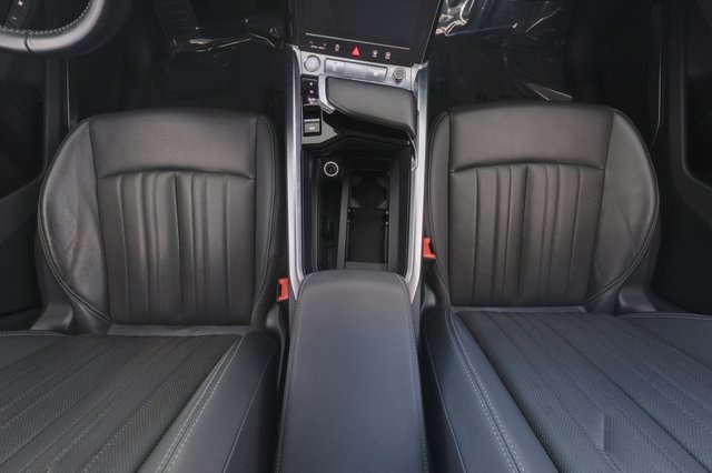 2019 Audi e-tron — photo 22 of 28