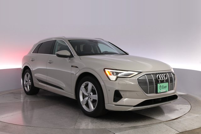 2019 Audi e-tron — photo 10 of 28