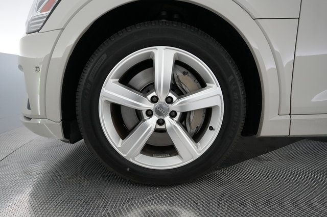 2019 Audi e-tron — photo 15 of 28
