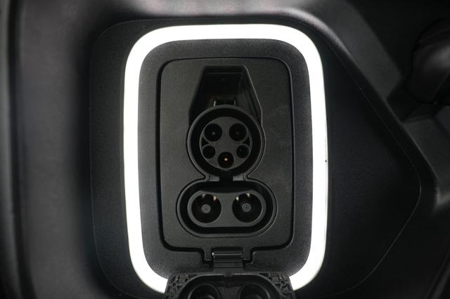 2022 Rivian R1T — photo 8 of 25