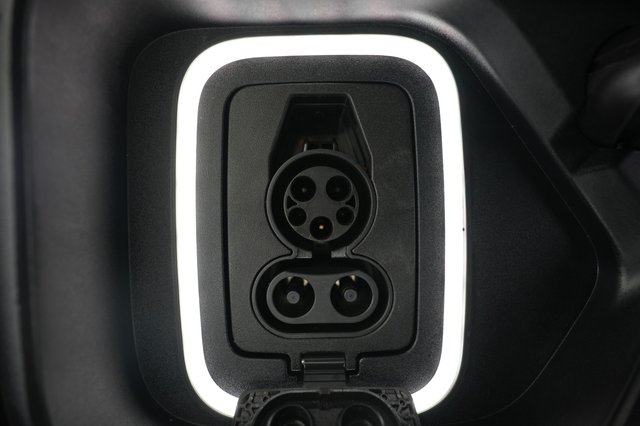 2022 Rivian R1T — photo 8 of 25