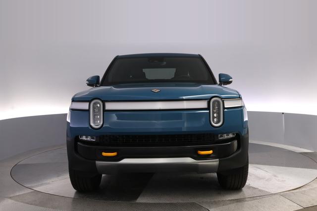 2022 Rivian R1T — photo 9 of 25