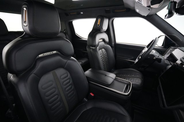 2022 Rivian R1T — photo 18 of 25