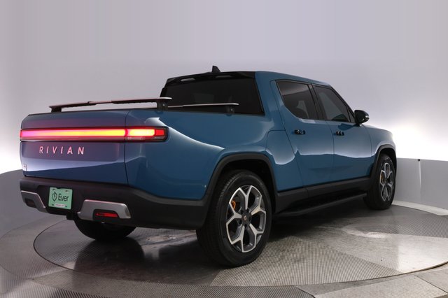 2022 Rivian R1T — photo 2 of 25