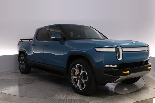 2022 Rivian R1T — photo 10 of 25