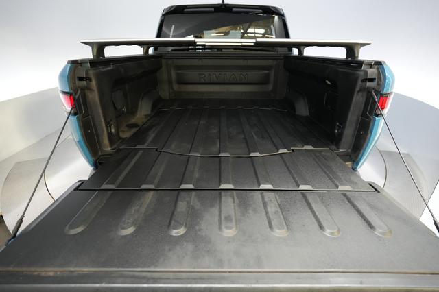 2022 Rivian R1T — photo 6 of 25