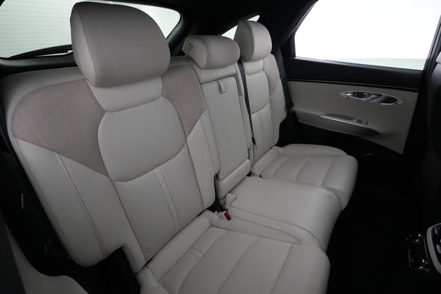 2023 Genesis Electrified GV70 — photo 4 of 28