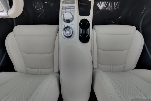 2023 Genesis Electrified GV70 — photo 22 of 28