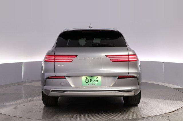 2023 Genesis Electrified GV70 — photo 12 of 28