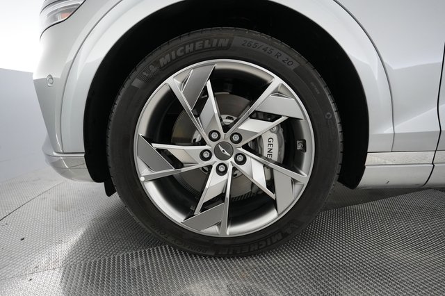 2023 Genesis Electrified GV70 — photo 15 of 28