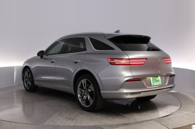 2023 Genesis Electrified GV70 — photo 13 of 28