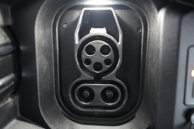 2023 Genesis Electrified GV70 — photo 8 of 28