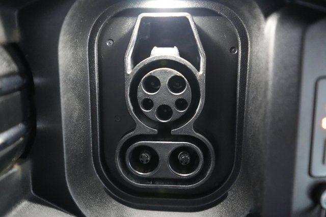 2023 Genesis Electrified GV70 — photo 8 of 28