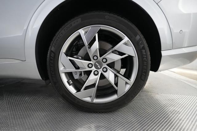 2023 Genesis Electrified GV70 — photo 7 of 28