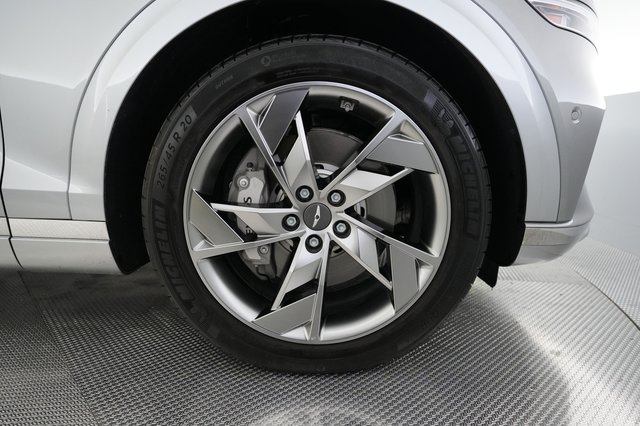 2023 Genesis Electrified GV70 — photo 16 of 28