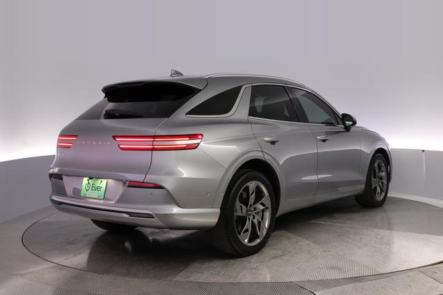 2023 Genesis Electrified GV70 — photo 2 of 28