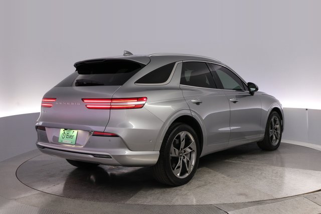 2023 Genesis Electrified GV70 — photo 2 of 28