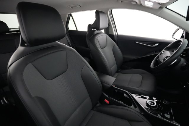 2026 Kia Niro EV — photo 18 of 24