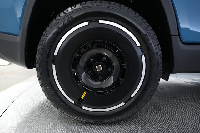 2025 Rivian R1T — photo 17 of 25