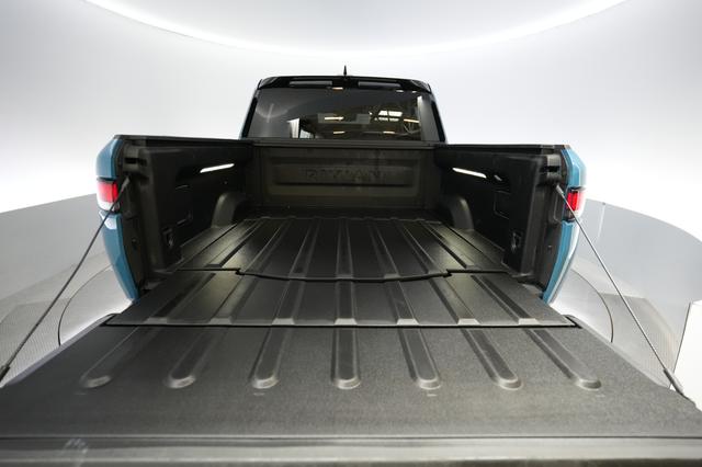 2025 Rivian R1T — photo 6 of 25