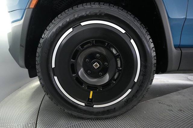 2025 Rivian R1T — photo 15 of 25