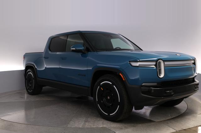 2025 Rivian R1T — photo 10 of 25