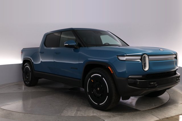 2025 Rivian R1T — photo 10 of 25