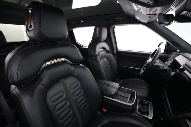 2025 Rivian R1T — photo 18 of 25