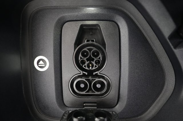 2025 Rivian R1T — photo 8 of 25