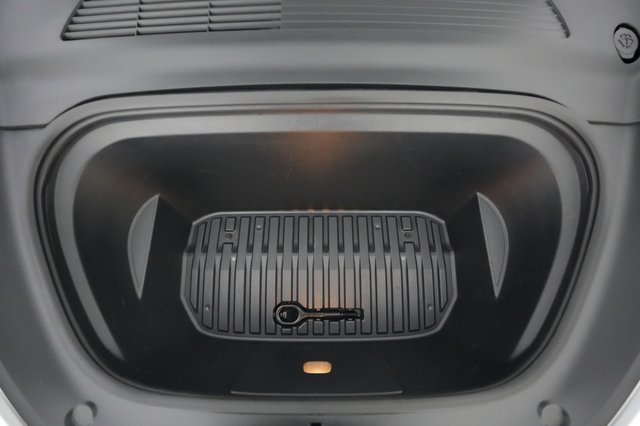 2021 Tesla Model Y — photo 23 of 27