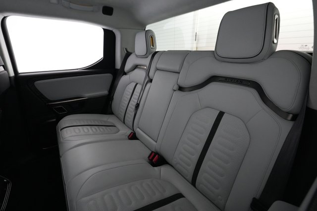 2022 Rivian R1T — photo 19 of 25