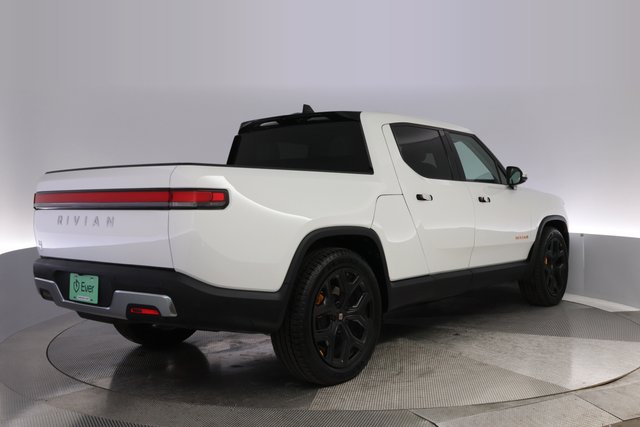 2022 Rivian R1T — photo 2 of 25