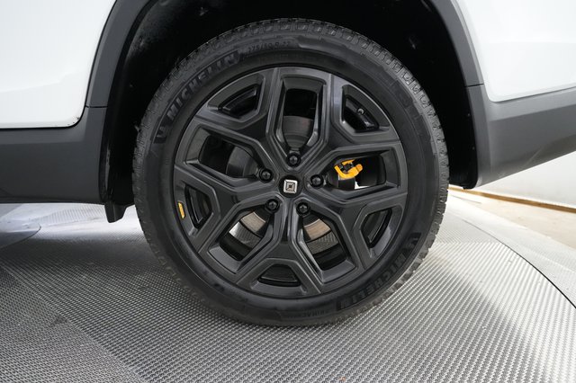 2022 Rivian R1T — photo 7 of 25
