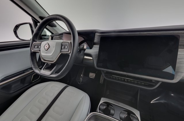 2022 Rivian R1T — photo 20 of 25
