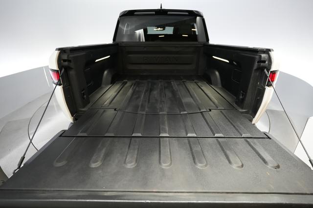 2022 Rivian R1T — photo 6 of 25