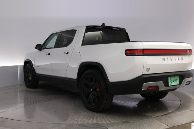 2022 Rivian R1T — photo 13 of 25