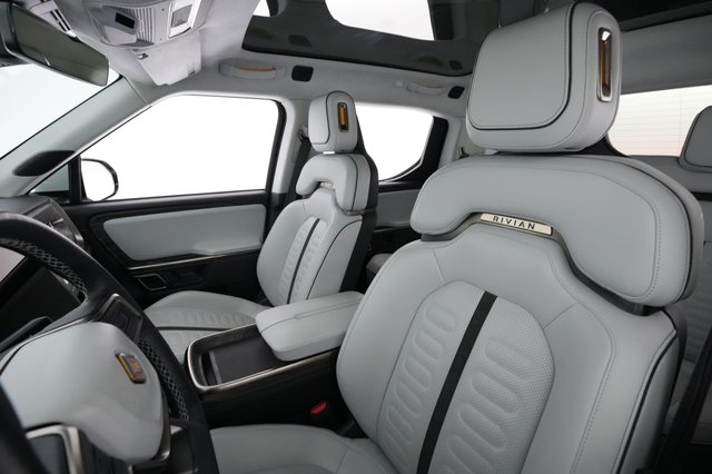 2022 Rivian R1T — photo 3 of 25
