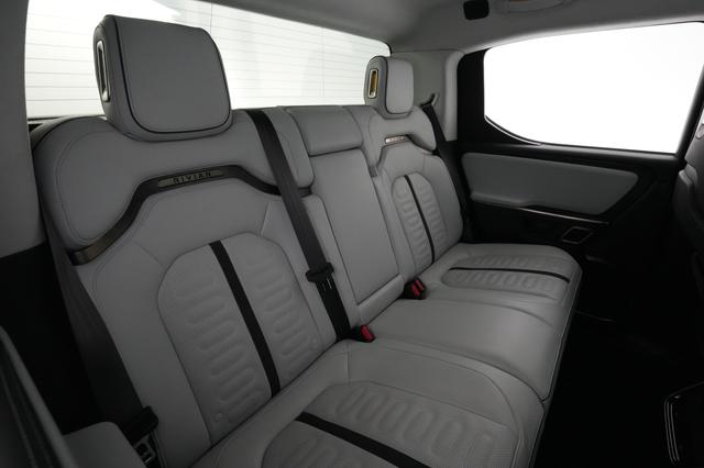2022 Rivian R1T — photo 4 of 25