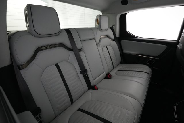 2022 Rivian R1T — photo 4 of 25