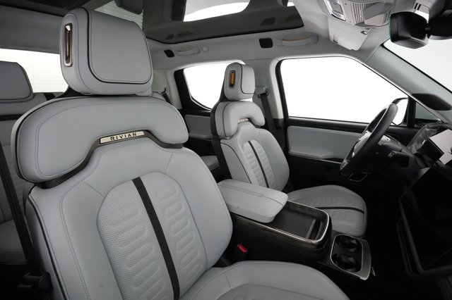 2022 Rivian R1T — photo 18 of 25