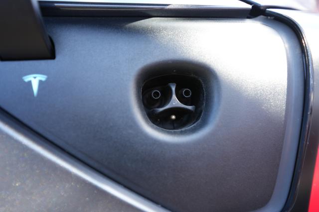 2021 Tesla Model 3 — photo 8 of 24