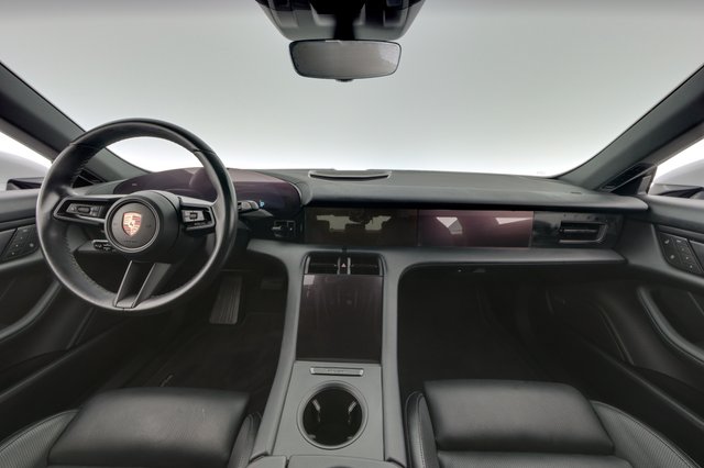 2022 Porsche Taycan — photo 21 of 26