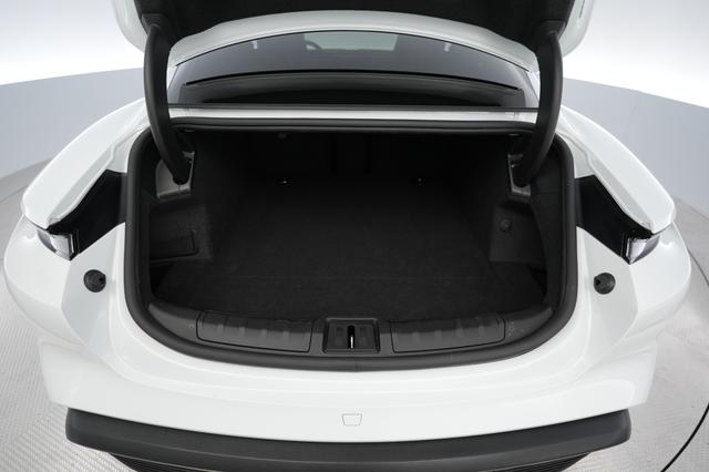 2022 Porsche Taycan — photo 6 of 26