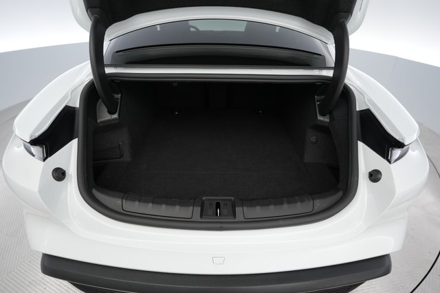 2022 Porsche Taycan — photo 6 of 26