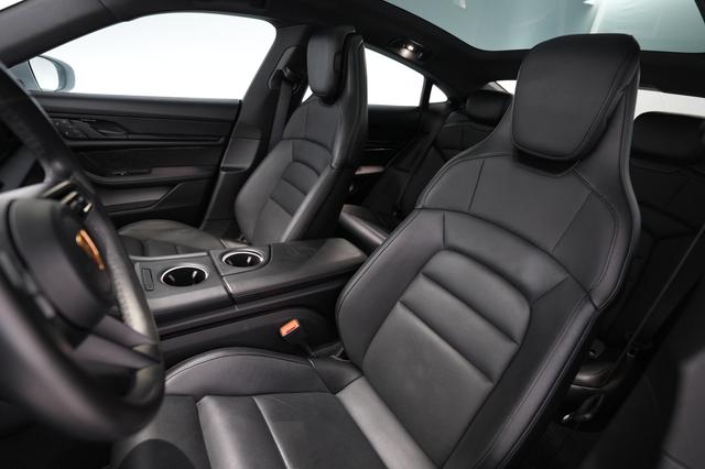 2022 Porsche Taycan — photo 3 of 26