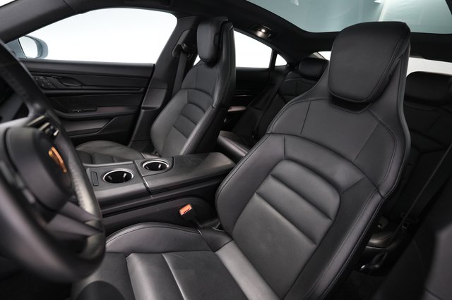 2022 Porsche Taycan — photo 3 of 26
