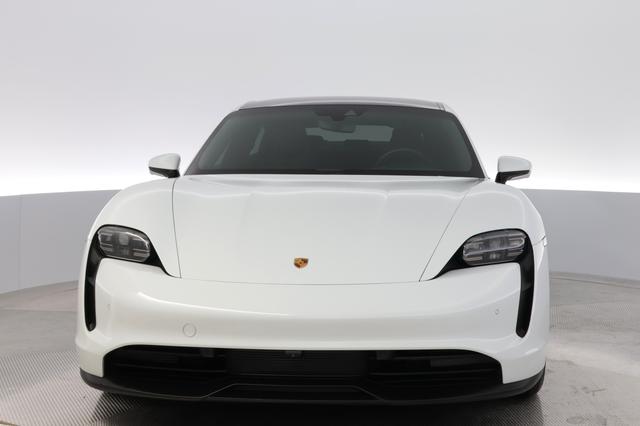 2022 Porsche Taycan — photo 9 of 26