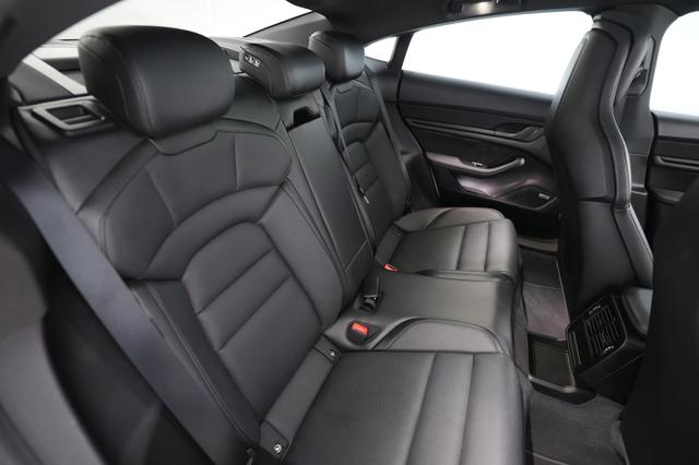 2022 Porsche Taycan — photo 4 of 26